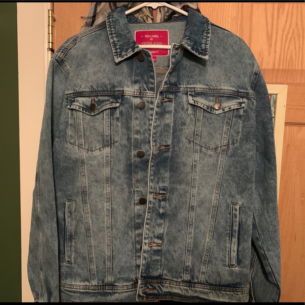 Women’s Light Washed Denim Jacket